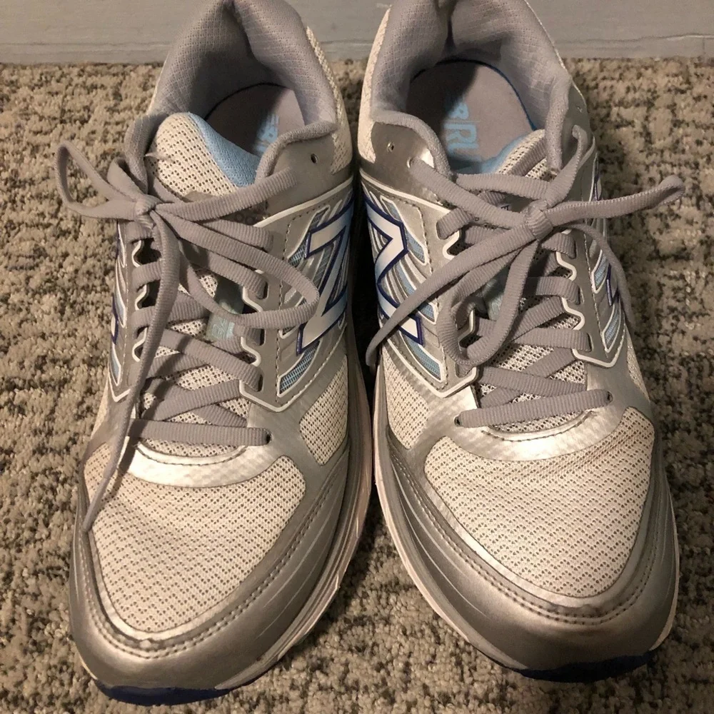 New Balance 1340v3 Gray & Silver Tennis Shoes Size 9.5